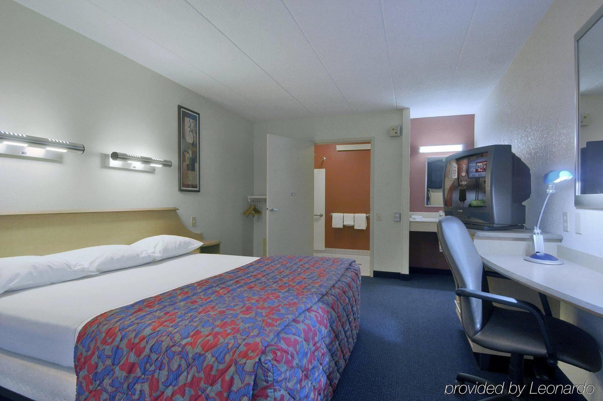 Super 8 By Wyndham Deerfield - Northbrook Hotel Exterior foto